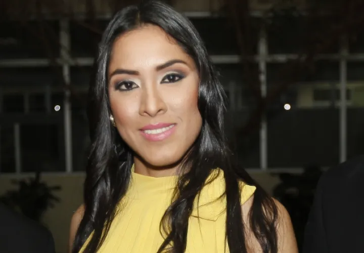 Cinthya Yazmín Robles  Flores.