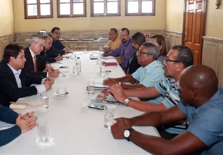 Reunión del Gobierno con dirigentes de la Asociación de Trabajadores del Idaan. /Foto Cortesía 