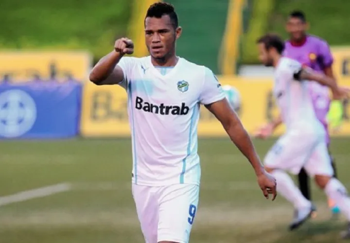 Blackburn pertenece al Saprissa.