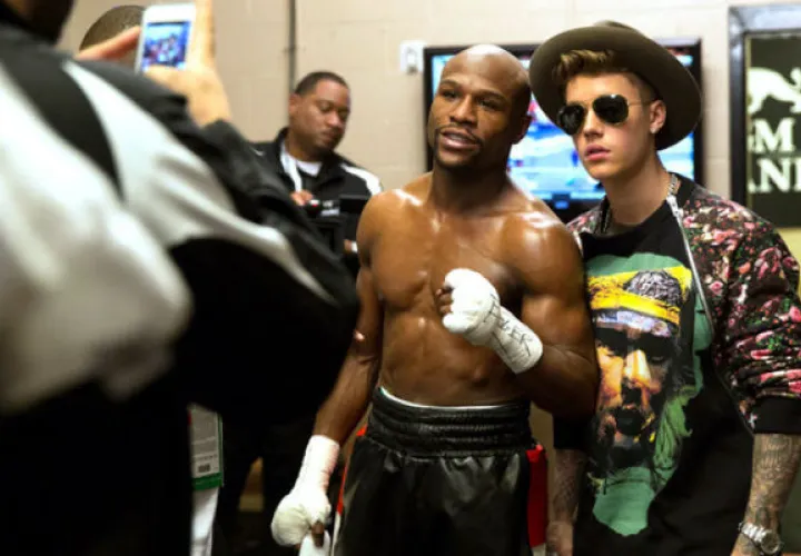 El cantante y el boxeador ya no son amigos