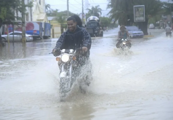 Fuertes Lluvias e inundaciones en República Dominicana, por causa del huracán Irma. /Foto EFE