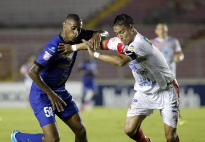 Santos de Guápiles aprovechó la opción que tuvo. /Foto EFE