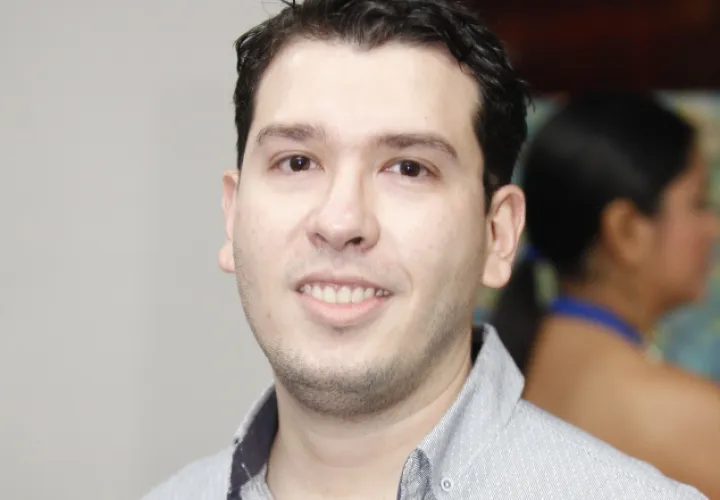 Enrique Jaramillo Barnes, de 34 años.  Había concursado varias veces. Perseveró y  resultó premiado.  Josué Arosemena.