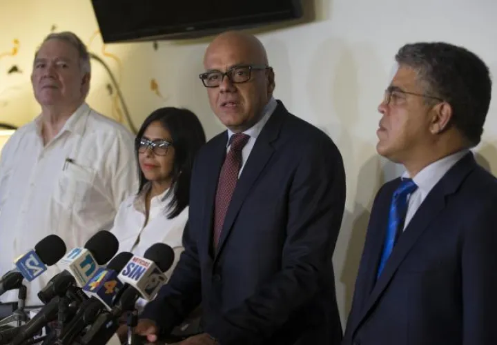 La delegación gubernamental llegó a República Dominicana. /Foto EFE 