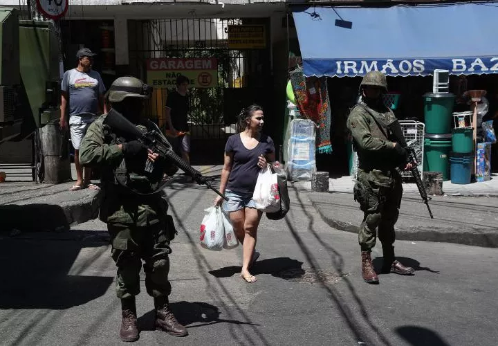 Hubo mil militares en la favela. EFE
