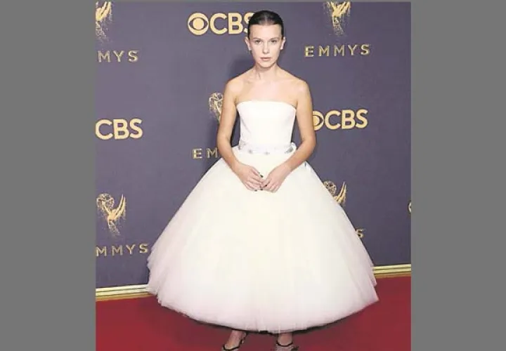 Millie Bobby Brown, vestida por Calvin Klein.