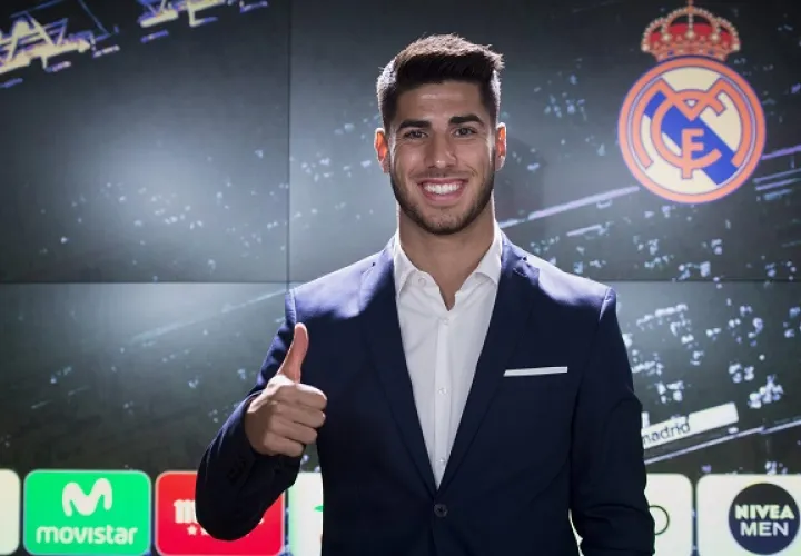 Asensio firmó su renovación con el Real Madrid hoy.