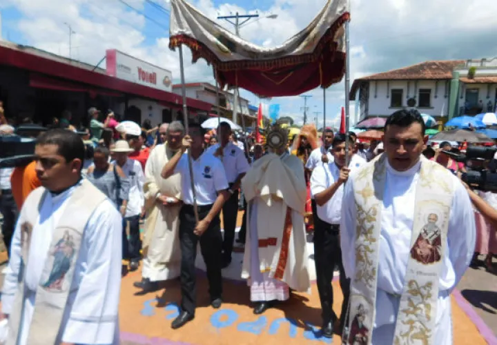 El sacerdote renunció y asegura que nada tiene que ver con una mujer.. Foto: Zenaida Vásquez