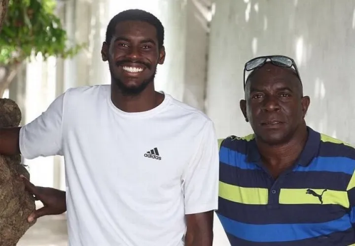 Samuels (dcha.) junto a Kyron McMaster.