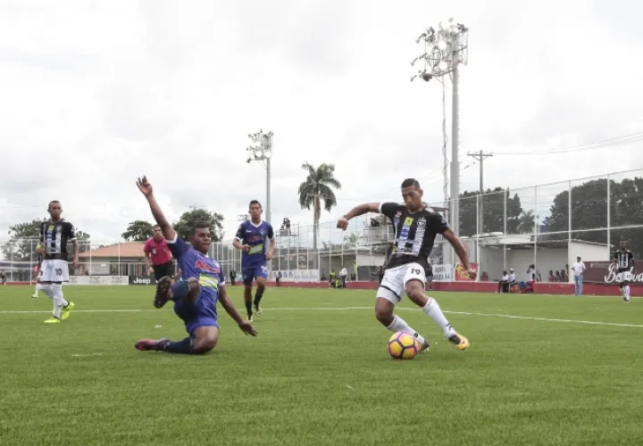 José Muñoz  (19) anotó un gol para el Tauro. /Foto Anayansi Gamez