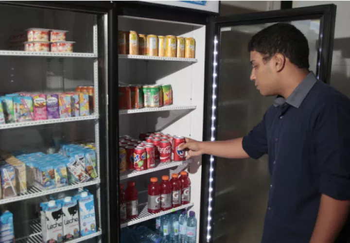 Un litro de soda en el supermercado puede estar costando $3.05. Foto/Víctor Arosemena