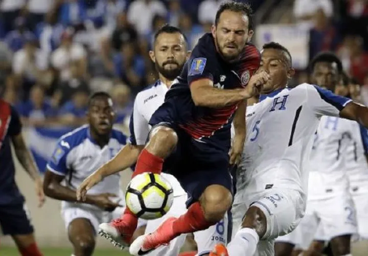 El partido se suspendido por una tormenta tropical. /Foto AP