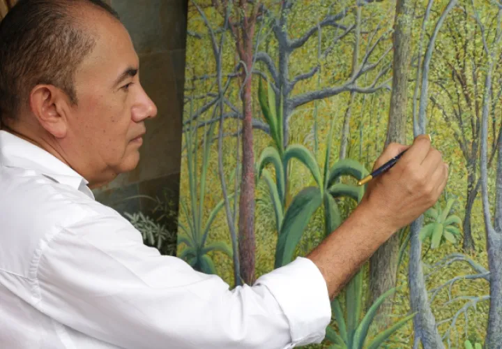 El proceso creativo: Las ideas sobre lo  que va a pintar  pueden venir de la memoria, de cuando era más joven, de un determinado espacio, lleno de bosque, selvático. El cuadro, según lo elabora, lo va guiando.