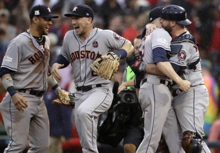 Los Astros celebraron en la casa ajena. /Foto AP