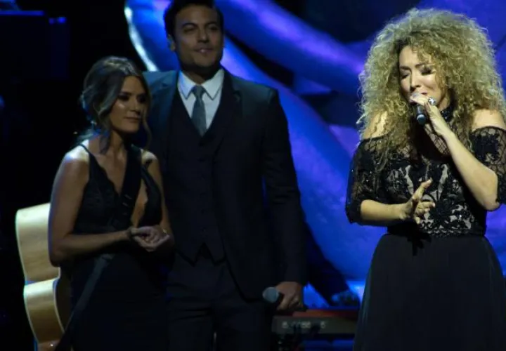 Erika Ender resaltó que no escribe por vocación o dinero, sino para "despertar almas". EFE