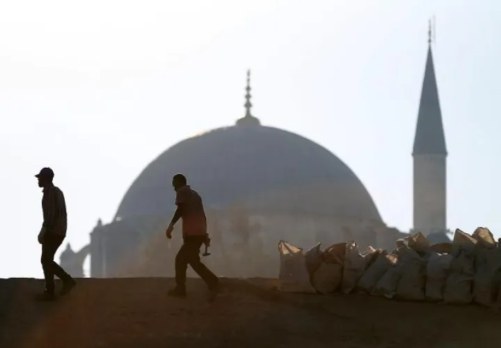 El atacante en la mezquita Imam Zaman  se inmoló entre fieles que rezaban. EFE.