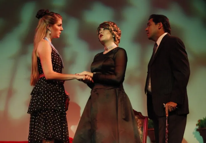 Elena, Fernanda y Reginaldo de Pantecosti.