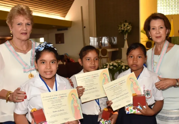 Los ganadores de las distintas modalidades fueron premiados con becas educativas. /Foto Cortesía