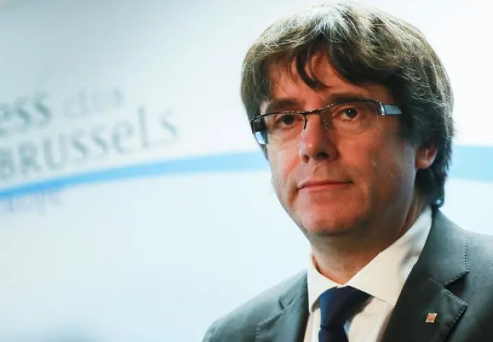 El líder catalán Carles Puigdemont al hablar ayer en el club de la prensa  en Bruselas, Bélgica. /Foto EFE