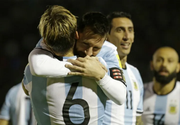 Antonela Rocuzzo espera el tercer hijo de Leo Messi. Foto/AP