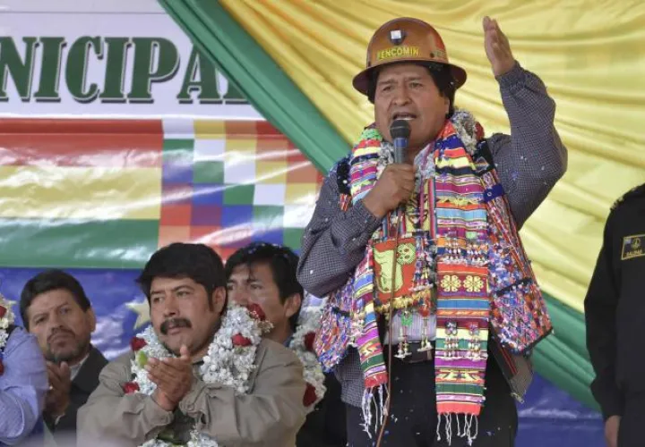 Evo Morales en su discurso de ayer en la región minera de Llalagua, en Potosí. /Foto EFE