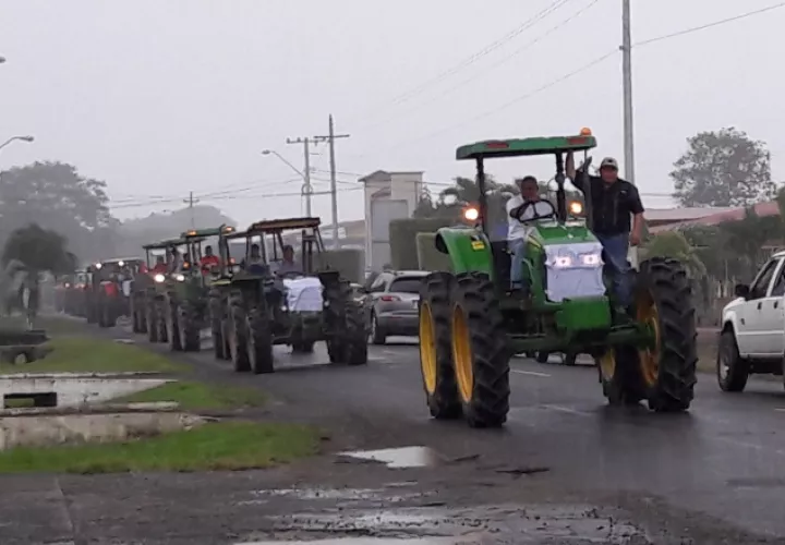 Los productores de arroz se encuentran en una situación desesperada por falta de pago.