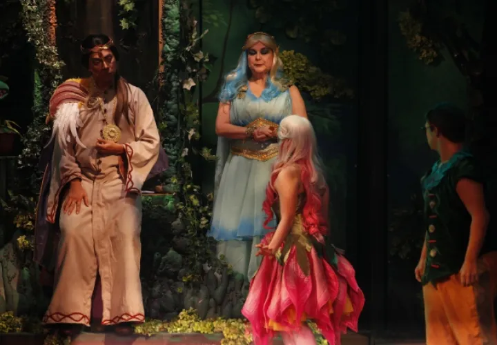 Luis Arteaga, Nilena Zisópulos y María José Paiz.
