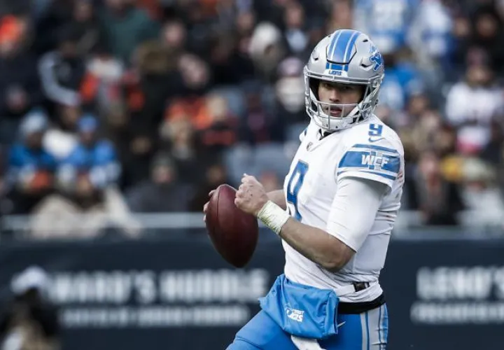 Stafford evita que un defensivo lo alcance. /Foto EFE
