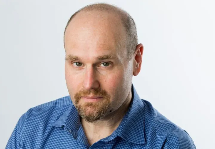 El reportero estrella Glenn Thrush también fue acusado. 