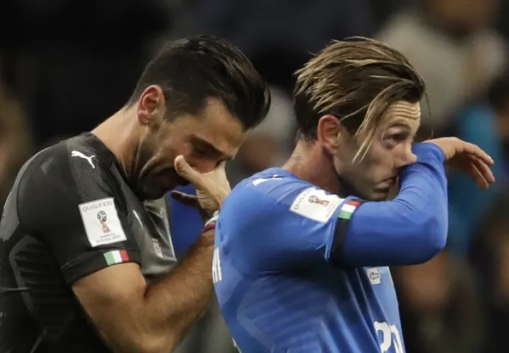 Será la primera ocasión desde 1958  que la selección italiana no disputará  una Copa Mundial de Fútbol, un histórico fracaso para el cuatro veces campeón del mundo. AP