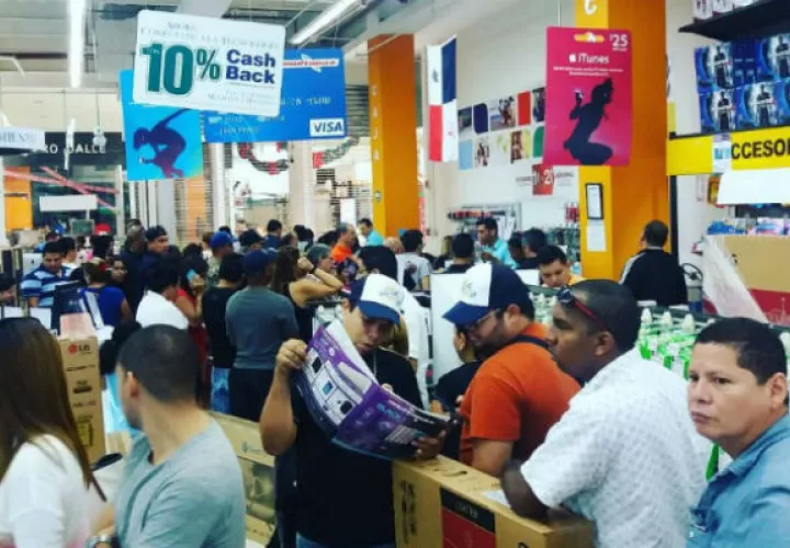 Ya algunos panameños han recibido los ahorros navideños. 
