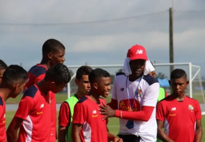 Jorge Dely Valdés durante el entrenamiento de la Rojita. Foto Fepafut