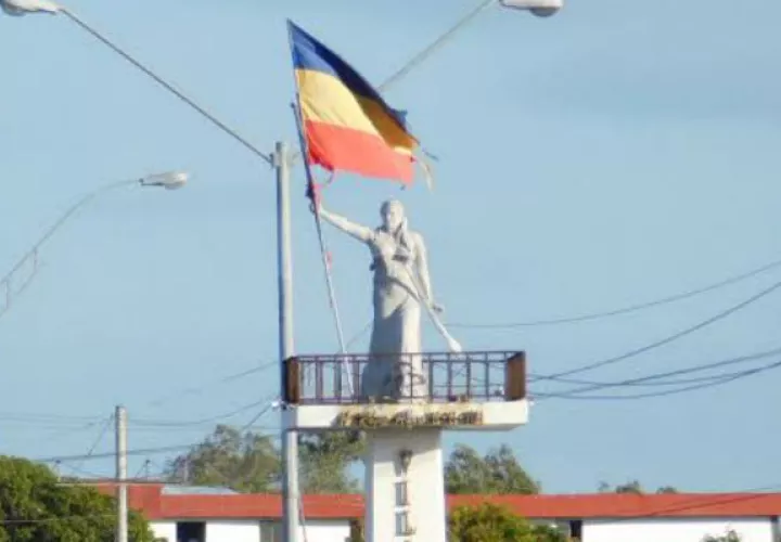 Estatua de Rufina Alfaro en La Villa. Foto: Archivo.