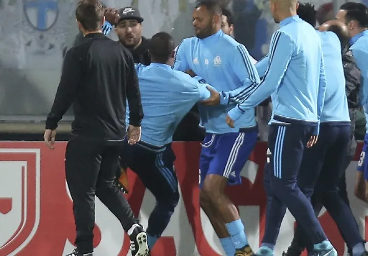 El caso de Evra será revisado por la UEFA.