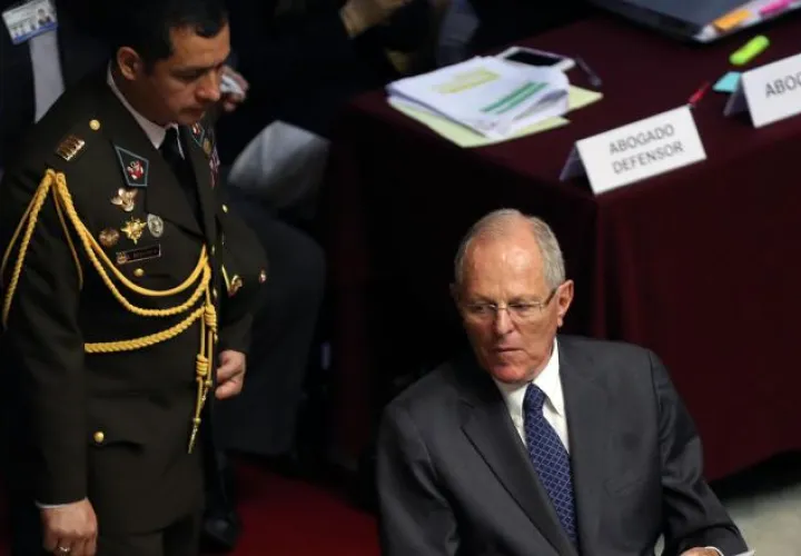El mandatario peruano, Pedro Pablo Kuczynski, se libró de la destitución por el Congreso. /Foto EFE