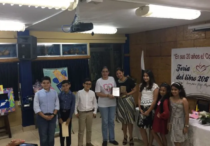 En el Colegio San Agustín en Chiriquí. Feria del Libro.