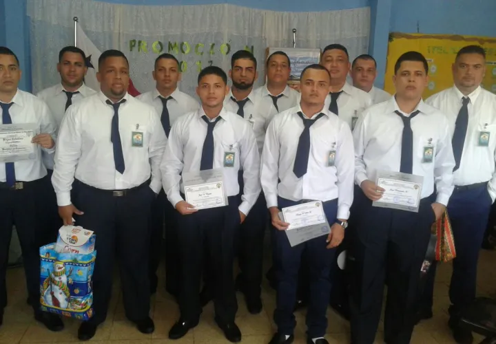Los becados tienen promedio mínimo de 4.0 / Foto: Mingob.