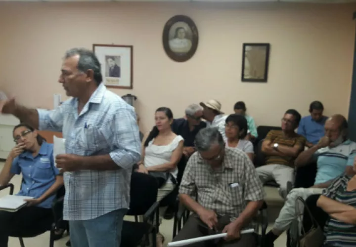 Reunión en el Consejo Municipal de Guararé. FOTO/Zenaida Vásquez