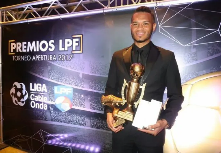 Rolando Blackburn, del Chorrillo FC, fue el goleador del campeonato. Foto LPF