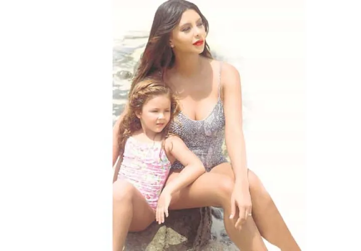 La presentadora  se define como una mujer maternal. Cuida  como fiera a sus 4 hijos. Dos de ellos se preocupan por las críticas que existen hacia ella.