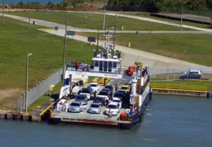 'Ferries'  5 de Noviembre y Náutica JJ-1 mantienen su horario regular.  Cortesía
