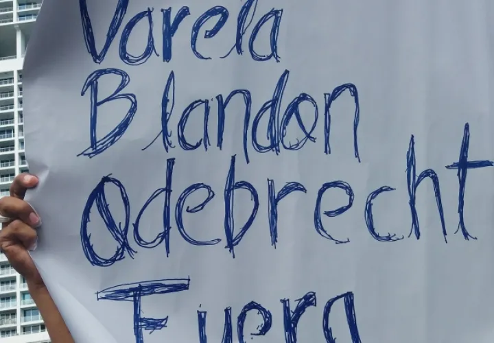 Una pancarta planteó la conexión -y rechazo- a Odebrecht, al  presidente de la República y  a su copartidario, el alcalde capitalino.