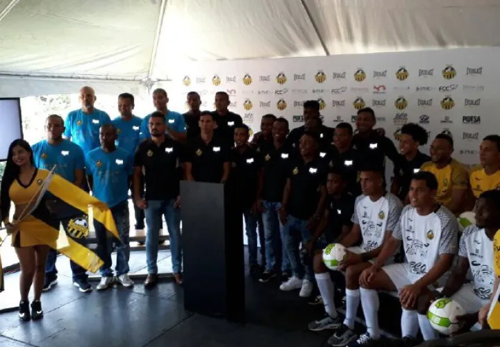 CAI presenta la plantilla de su primer equipo.