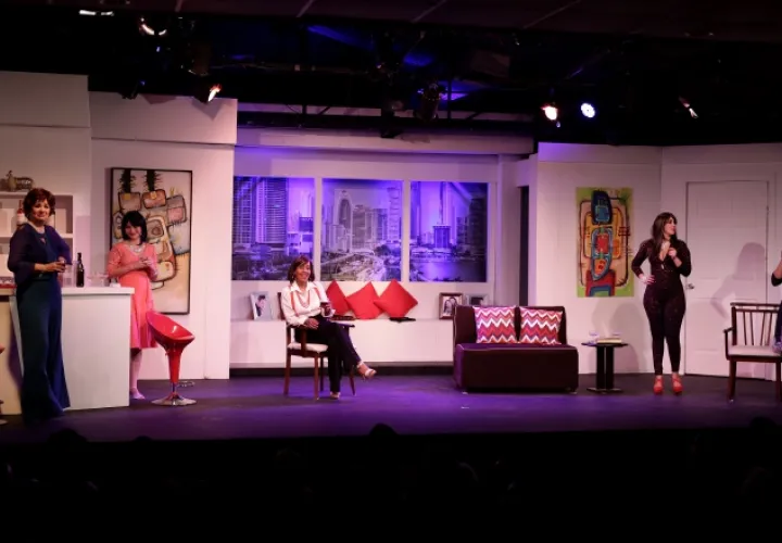 Cinco destacadas actrices encarnan a  las féminas de esta comedia, donde a veces más de una pensará 'para tener amigas así..." /Foto Aurelio Herrera Suira