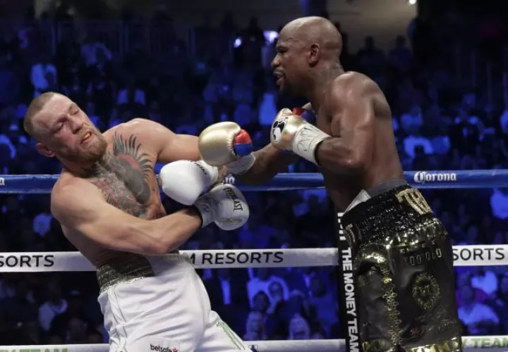 “Pelea” entre Mayweather Jr.y Conor McGregor. Foto AP