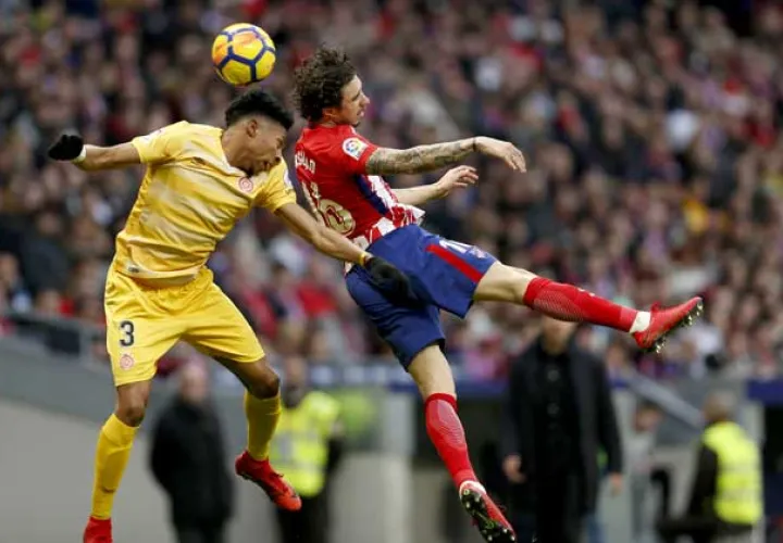 Acción del partido entre Girona y Atlético Madrid. Foto AP