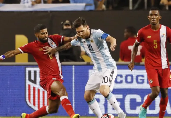 Gabriel "Gavilán" Gómez (izq.) estuvo en la selección que participó en la Copa América Centenario. /Foto EFE