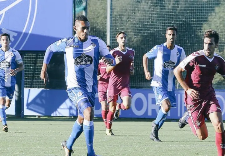 Ismael Díaz (izq.), jugador del Fabril español Cortesía