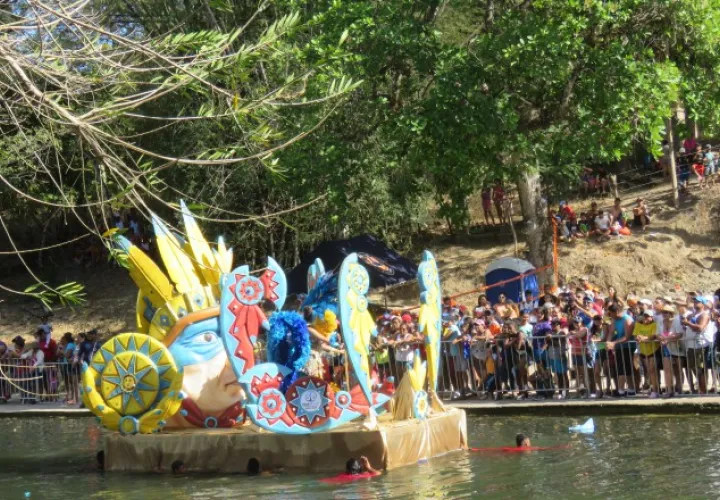 El tradicional desfile se realiza todos los Sábados de Carnaval en Penonomé, provincia de Coclé. /Foto Archivo