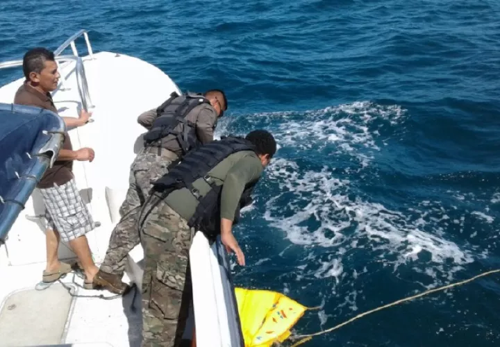 Los pescadores fueron encontrados a 5.5 millas náuticas al sur de la isla La Ensillada, informaron las autoridades. La Autoridad Marítima indicó que fueron sancionadas 6 embarcaciones; 2 por no cumplir con la seguridad. /Foto Cortesía
